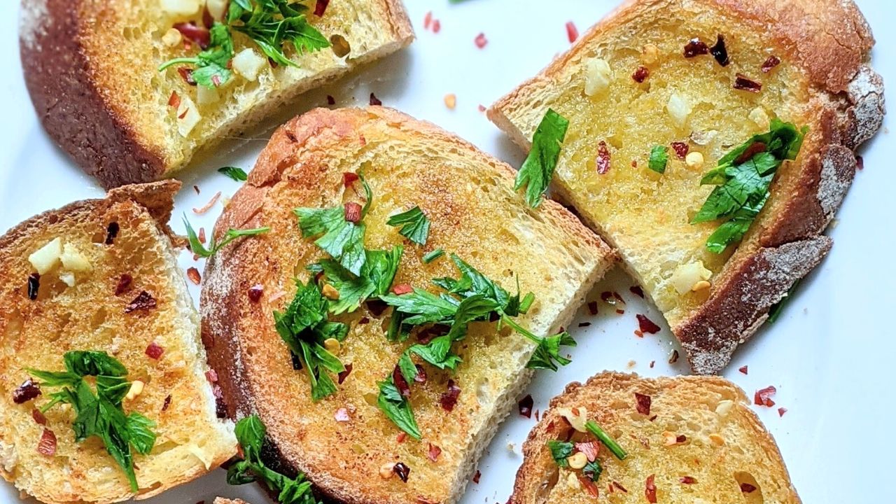 no salt garlic bread recipe with fresh garlic low sodium bread butter and parsley on a plate broiled or toasted in the oven
