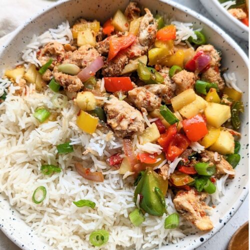 low sodium pineapple chicken bowls with red and green bell peppers, fresh pineapple, cilantro, and a tangy pineapple sauce over rice