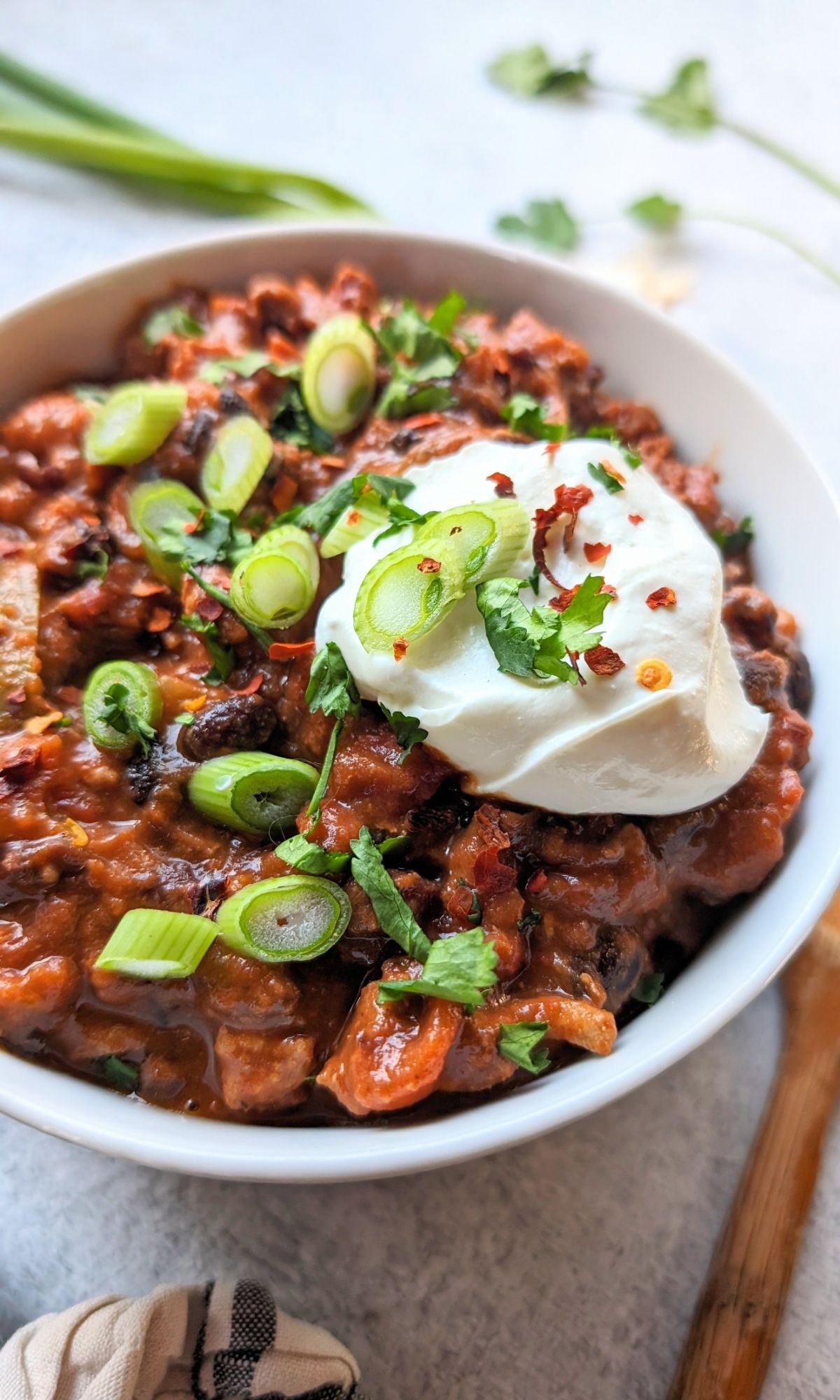 dash diet chili recipe easy low salt chili recipe with sour cream green onions lean low fat ground turkey breast meat and no salt added beans