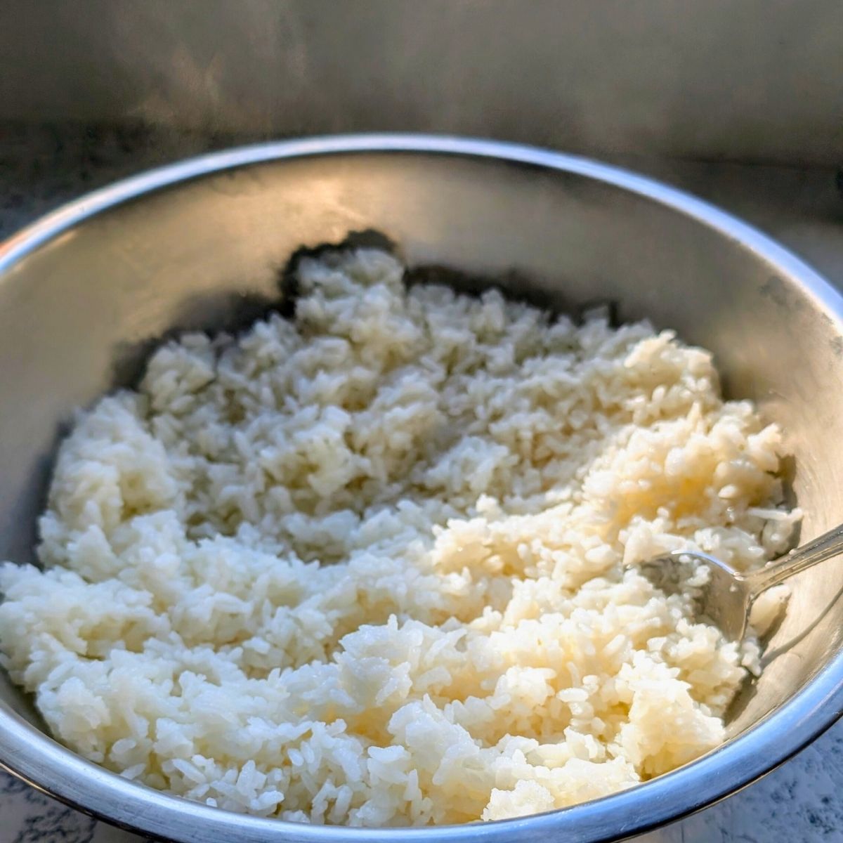a bowl full of rice to cool for sticky rice